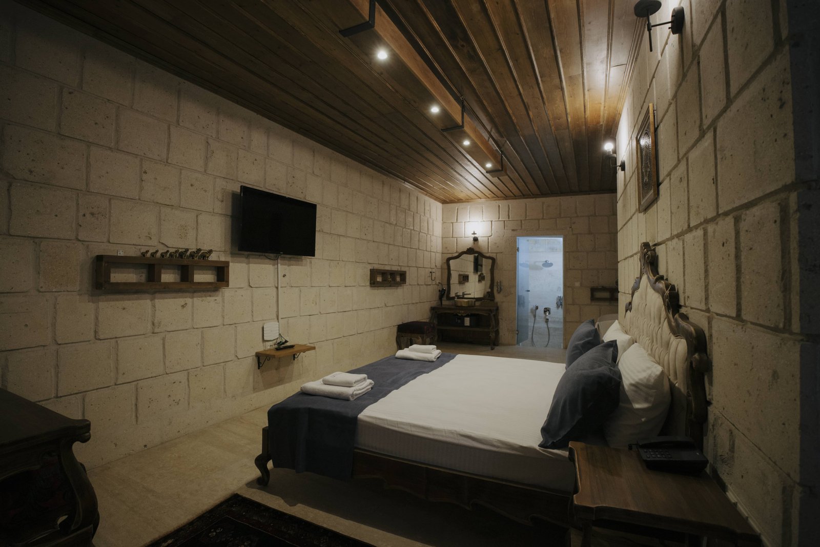 Deluxe Stone Room